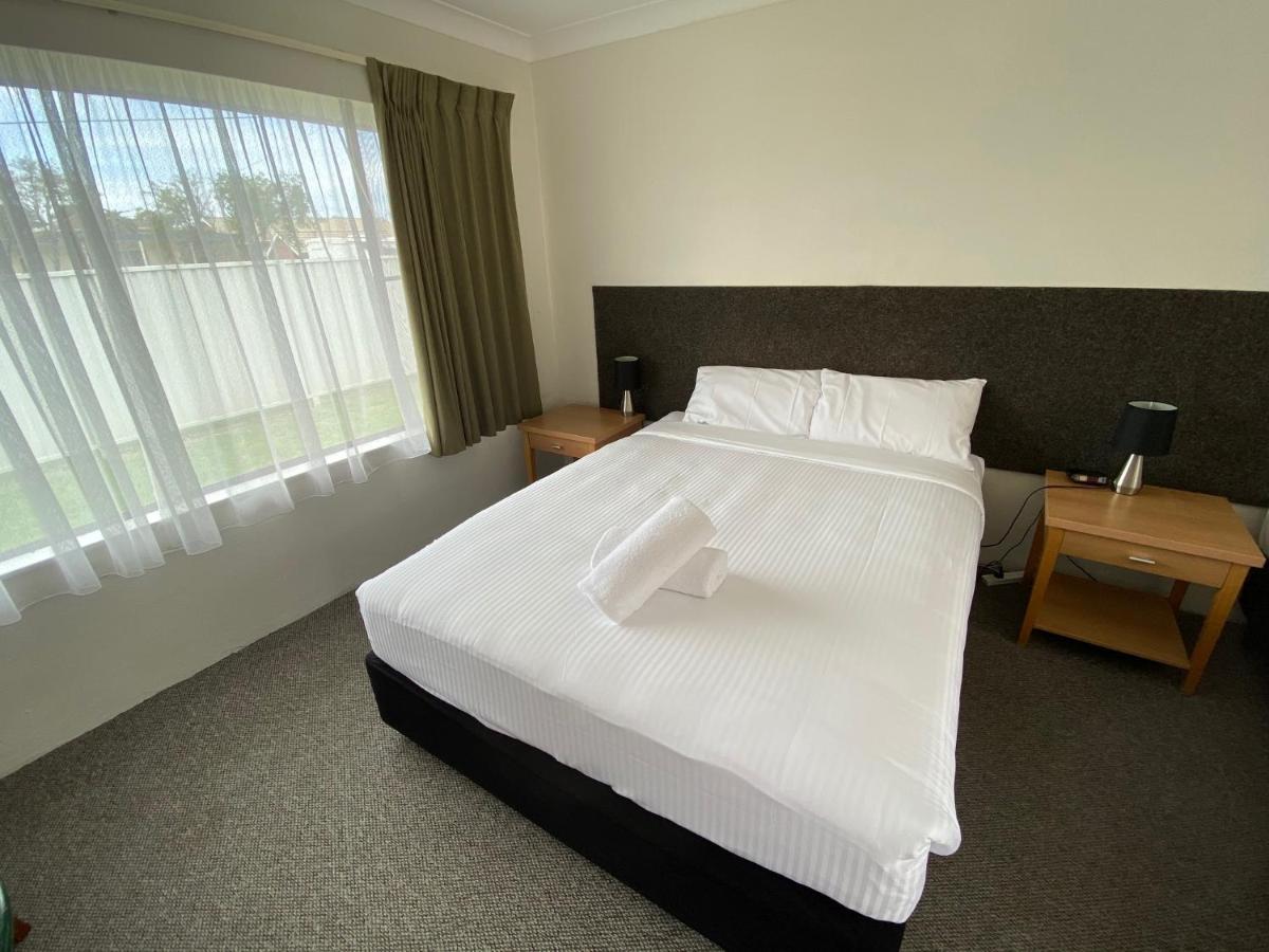 Hanging Rock Family Motel Batemans Bay Eksteriør billede